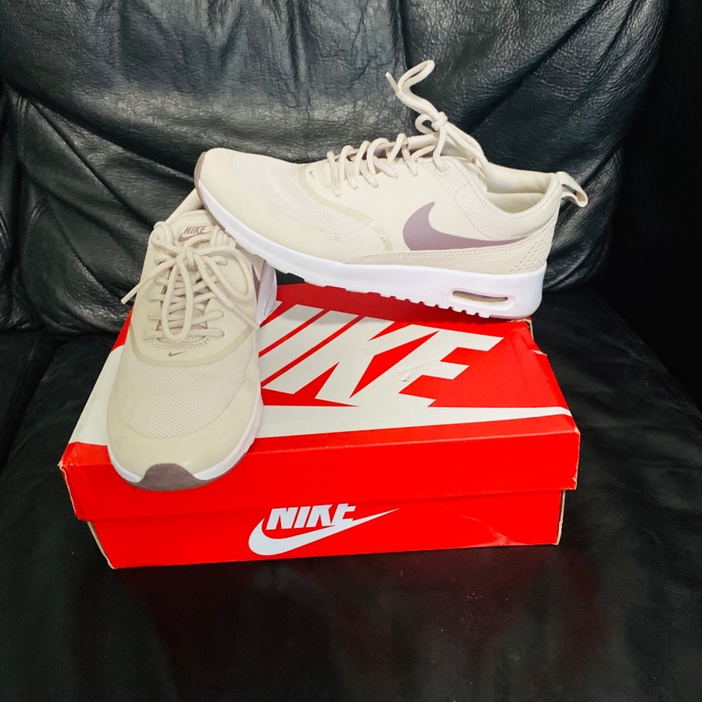 Nike Size 6 Women’s